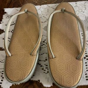 2 for $10 Vintage Traditional Zori Sandals